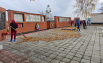 Забота о памяти: совместный субботник у мемориала