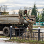 Забота о памяти: совместный субботник у мемориала